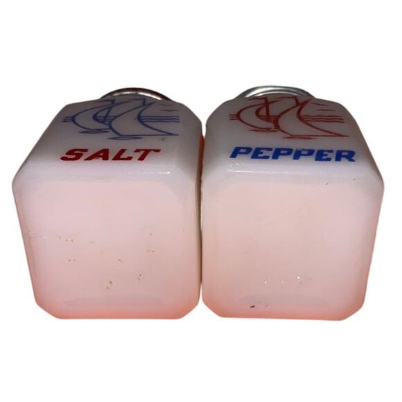 Hazel Atlas Milk Glass Sailboat Salt & Pepper Shakers USA 1930s-40s Vintage - Picture 3 of 3